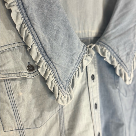 Free People, Size: Small. Daisy Denim Button-down. - Picture 10 of 16